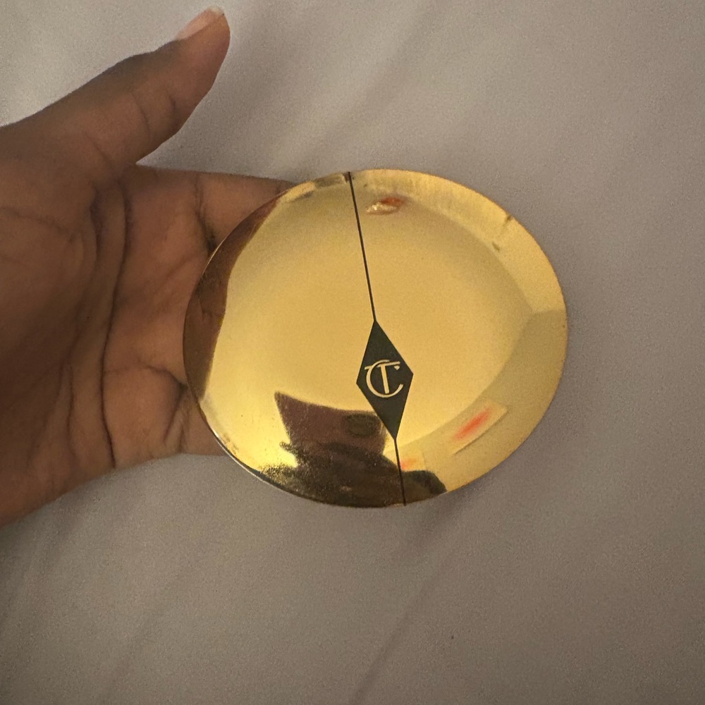 Charlotte Tilbury airbrush flawless finish setting powder